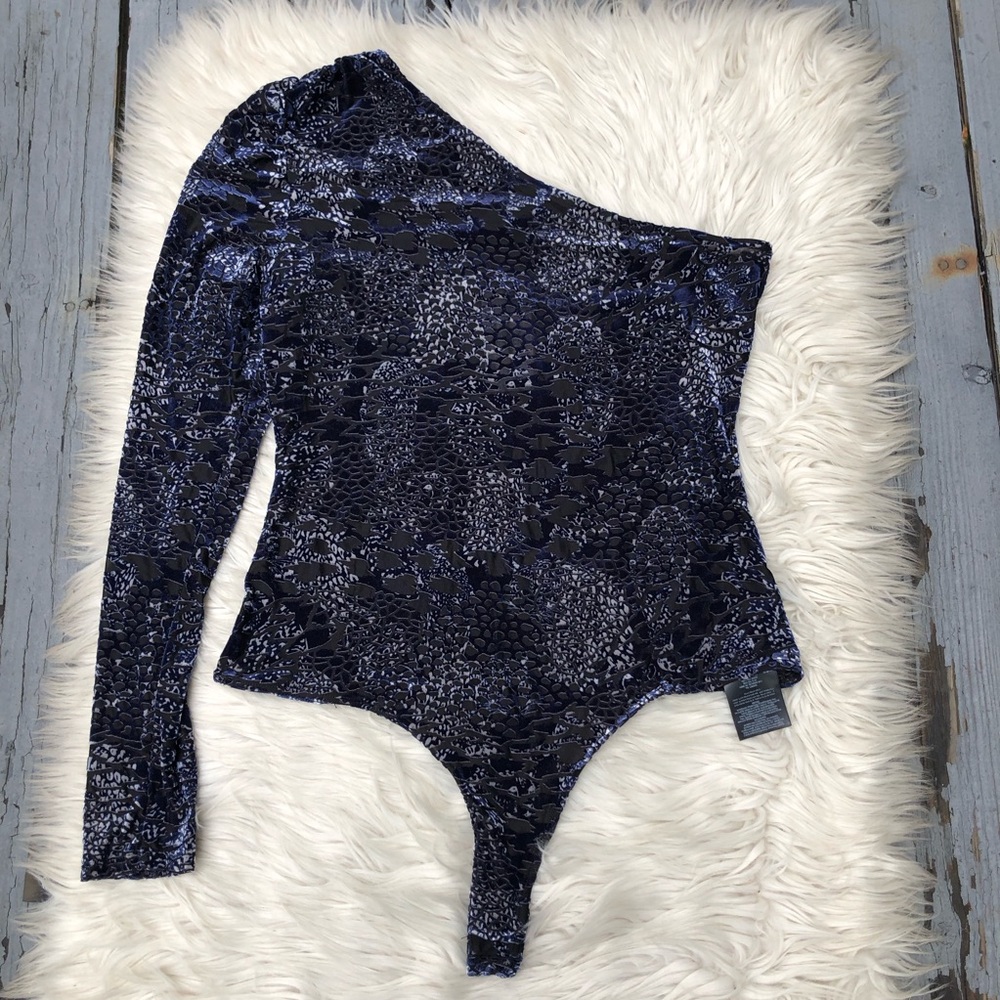 Guess Snake Skin Burnt Out Shimmer Metallic One Shoulder Velvet Blue Bodysuit L